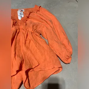 Bucket list only clear skies v-neck romper coral medium NWT thumbnail 3