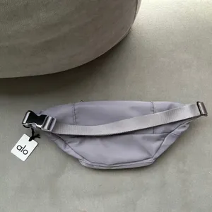 Alo Yoga Explorer Fanny Pack Fog thumbnail 6