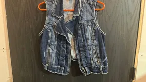 Ariya Jeans Sleeveless Jean jacket thumbnail 2