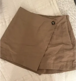 H&M skort  thumbnail 2