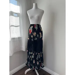 Vintage ‘90s Delah McKay Black Floral Print Semi-Sheer Tiered A-Line Maxi Skirt thumbnail 4