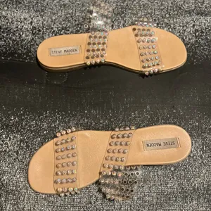 Womens sz10 Steve Madden Blizie Clear Iridescent Spike Stud Flat Slide Sandals thumbnail 4