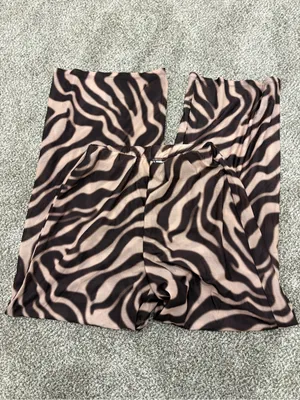 H&M Divided Brown and Pink Zebra-Print Pull-On Pants thumbnail 4