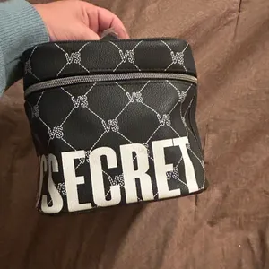 Victoria's Secret beauty bag thumbnail 1