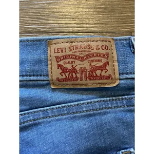 Levi's Women's 311 Shaping Skinny Jean Size 28 With Metal Detail thumbnail 3