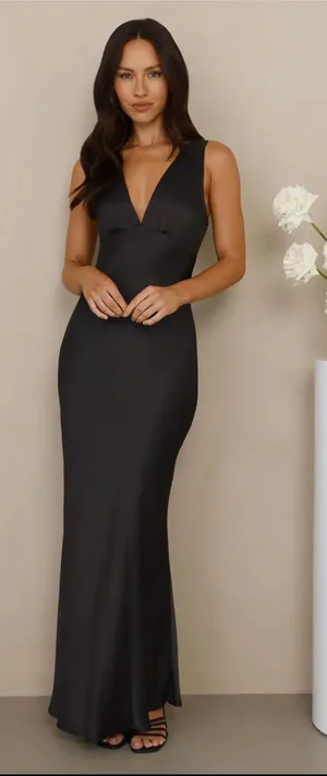 Hello Molly Maxi Dress Black thumbnail 1