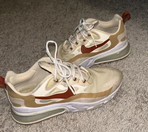 Nike Air Max 270 Shoes thumbnail 2