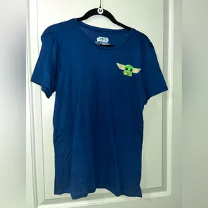 Star Wars The Mandalorian Pocket T-Shirt - BoxLunch Exclusive thumbnail 2