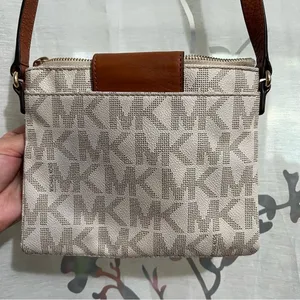 Michael Kors Crossbody thumbnail 4