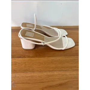 Dolce Vita White‎ Square Toe Block Heel Strappy Sandals Women's Shoes thumbnail 2