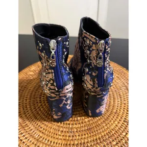 G by GUESS Women Blue Rose Gold Floral Brocade Studded Block Heel Ankle Boots thumbnail 4