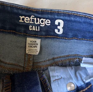 Refuge Jean shorts thumbnail 2