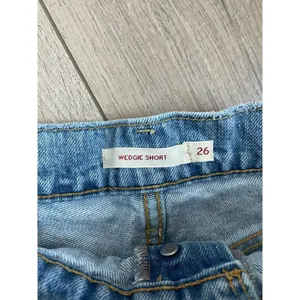 Levi's Premium Denim 100% Cotton Wedgie Shorts Snooze You Loose Distressed 26 thumbnail 6