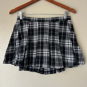 Dolls Kill Trickz N Treatz Black and White Plaid Pleated Mini Skirt Size Small thumbnail 2