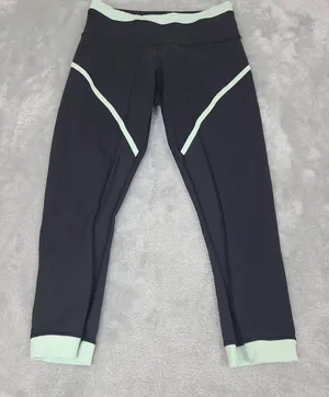 Women's Lululemon Black Stretch Pull On‎ Capri YOGA Leggings sz. 4 thumbnail 1