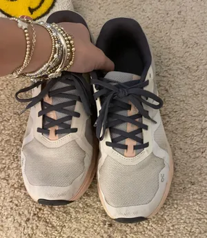 on cloud Cloudswift Running Shoes thumbnail 2