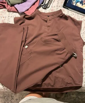 Amazon Scrubs Set thumbnail 1