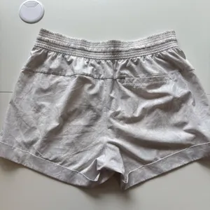 Lululemon‎ Womens White Gray Swift Speed Running Shorts Drawstring Size 8 thumbnail 3