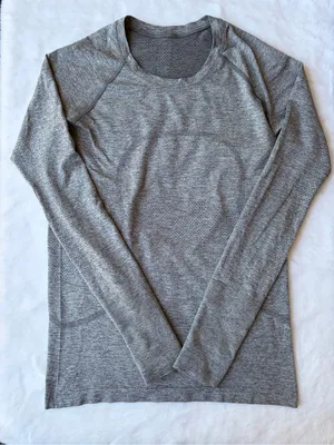 Lululemon Women’s Gray Long Sleeve Swiftly Tech 2.0 thumbnail 1