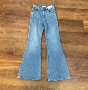 Abercrombie & Fitch Ultra High Rise The Flare Jeans thumbnail 7