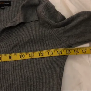 Grey ribbed long sleeve V-neck polo henley shirt top blouse #preppy #minimalist Size L-measurement in pics thumbnail 4