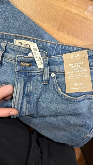 Madewell The Curvy Perfect Vintage Wide-Leg Jeans thumbnail 4