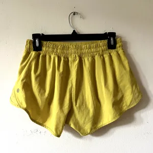 Lululemon Women's Hotty Hot Low-Rise Lined Short 2.5" Size 8 Yellow thumbnail 3