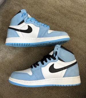 Air Jordan 1 Retro High OG University Blue thumbnail 2