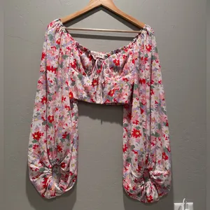 Ruby‎ Sees Pink Floral After School Long Sleeve Crop Top Size US 2 thumbnail 2