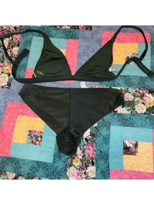 Aerie Woman’s M Green Two Piece Ribbed Triangle Summer Bikini Set Medium thumbnail 4