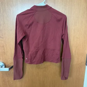 Lululemon Lulu Run Cropped log sleeve. 16 inches pit to pit. thumbnail 2