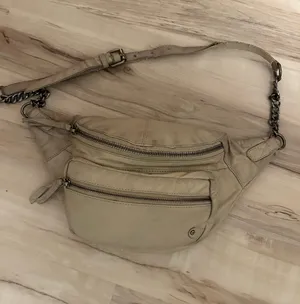Free People purse thumbnail 1