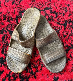 Tan comfy slides from Hawaii Brown Size 9 thumbnail 1