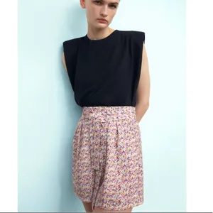 ZARA Printed High Waisted Paper Bag Shorts thumbnail 3