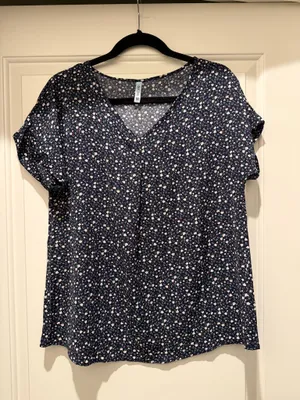 Navy blue floral top Size M thumbnail 2