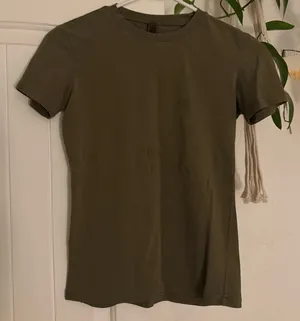 SKIMS T-Shirt thumbnail 2