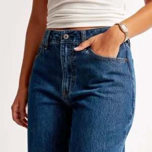 Abercrombie & Fitch Curve Love High Rise Loose Jean Size 26 Short thumbnail 2