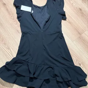 Floerns Black Ruffle Hem Mini Dress Flutter‎ Sleeve Fit and Flare Size L NWT thumbnail 3