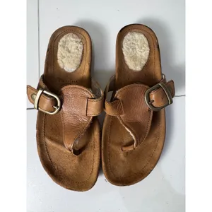 UGG Australia Leather‎ Thong Sandals Women Size 6 Brown Shearling Lined Boho thumbnail 2