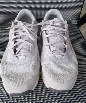 Size 8.5 - Nike Versair Platinum Violet Women running shoes thumbnail 1