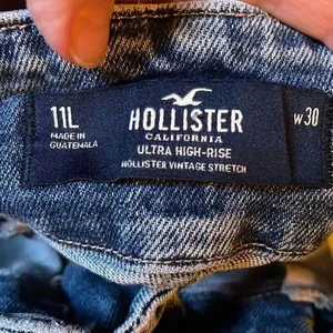 Hollister 11L W30 paper bag waist tapered leg pleated at ankle. thumbnail 4