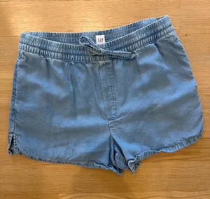 GAP Women's Light Wash Shorts thumbnail 1