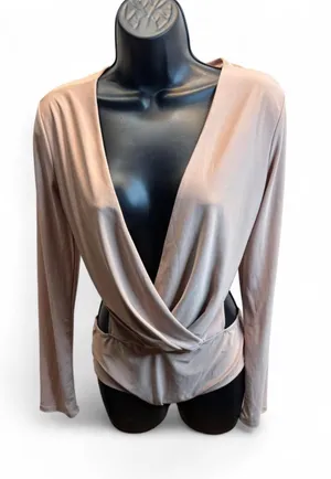 Lulus long sleeve top with open back and tie detail. Size L #festival #raver thumbnail 1