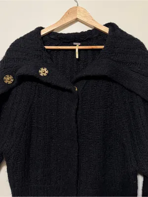 Free People Chunky Knit Cropped Cardigan Sweater Medium Wool Blend Black thumbnail 5