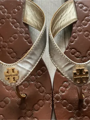 Tory Burch Thora thong sandals metallic leather strap gold logo size 8 thumbnail 4