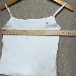 Tommy Hilfiger Y2K Tommy Jeans Sz XS White Ribbed‎ Cami Tank Top Lettuce Hem Logo Indie Sleaze thumbnail 5