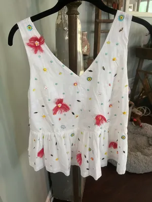 Crown & Ivy NWT Size XS Sleeveless White Top thumbnail 1