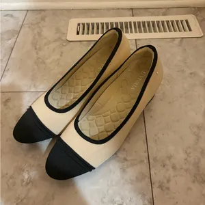 Vivaia Julie 1.0 Almond-Toe Chunky Heels in Cream & Black thumbnail 4