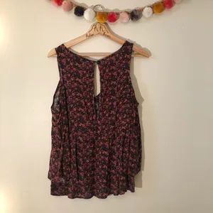 American Eagle Cold Shoulder sz S ✨ thumbnail 5
