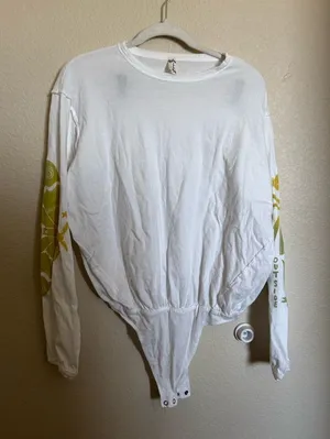Free People Long‎ Sleeve Crewneck Bodysuit Printed Floral Sleeves Sz Small White thumbnail 1